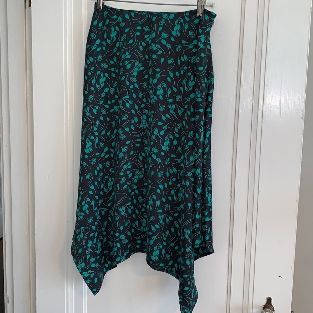 ‎Nwot Who What Wear green/black asymmetrical skirt